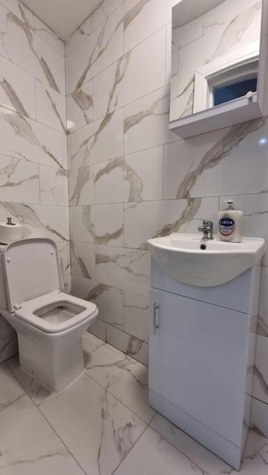 Brand New Collection Of Studios Close To Tube Station Londra Esterno foto