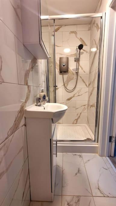 Brand New Collection Of Studios Close To Tube Station Londra Esterno foto