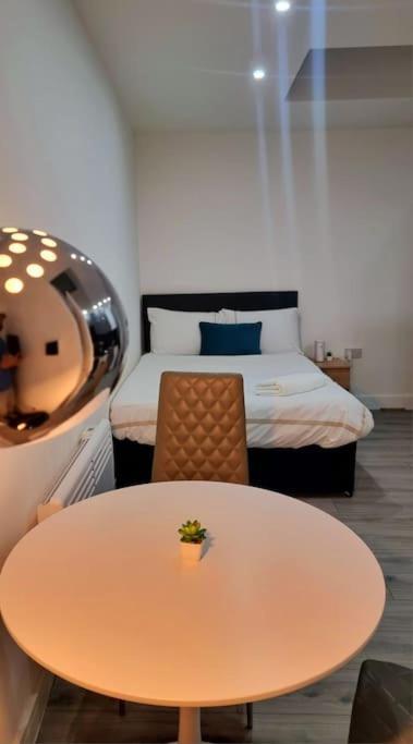 Brand New Collection Of Studios Close To Tube Station Londra Esterno foto